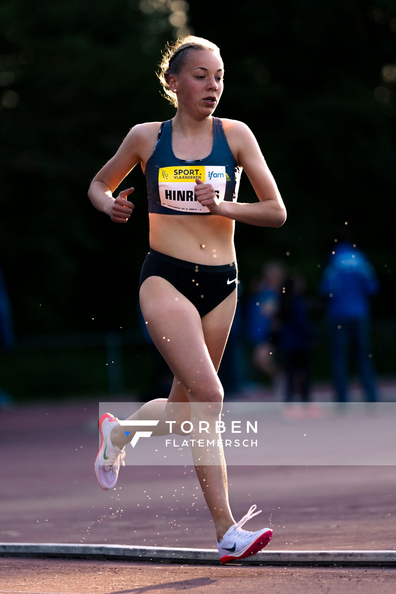 Carolin Hinrichs (VfL Loeningen) ueber 3000m Hindernis  am 28.05.2022 waehrend der World Athletics Continental Tour IFAM Oordegem in Oordegem